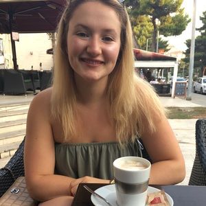 Meet your Posher, Lydia